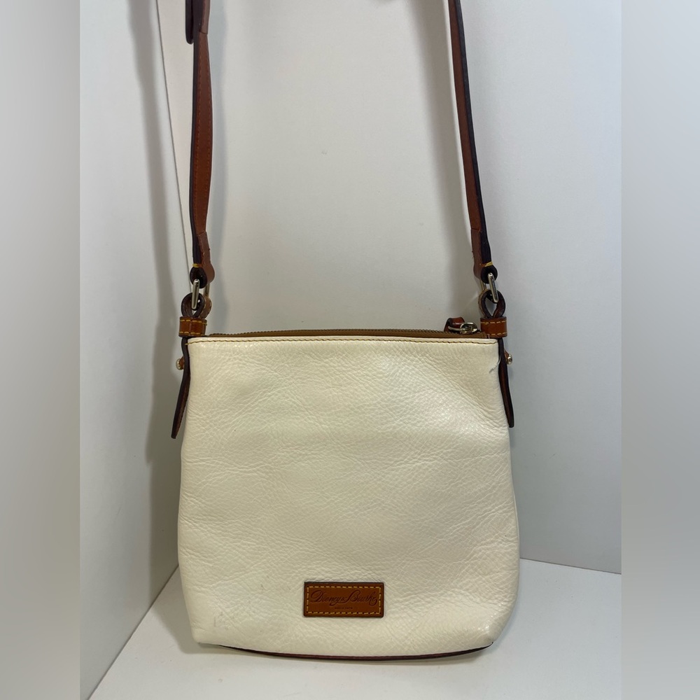 Dooney & Bourke Cream and Brown Leather Small Letter Carrier Shoulder Bag EUC - Picture 3 of 16